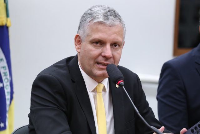 Projeto na Câmara prevê isenção de Imposto de Renda para aposentados com sequelas neurológicas