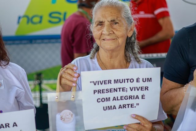 Rio Branco promove ação de saúde, lazer e acolhimento para cerca de 200 idosos